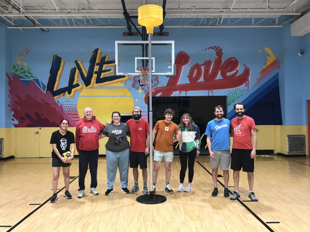 A group of korfballers from a recent meetup group!